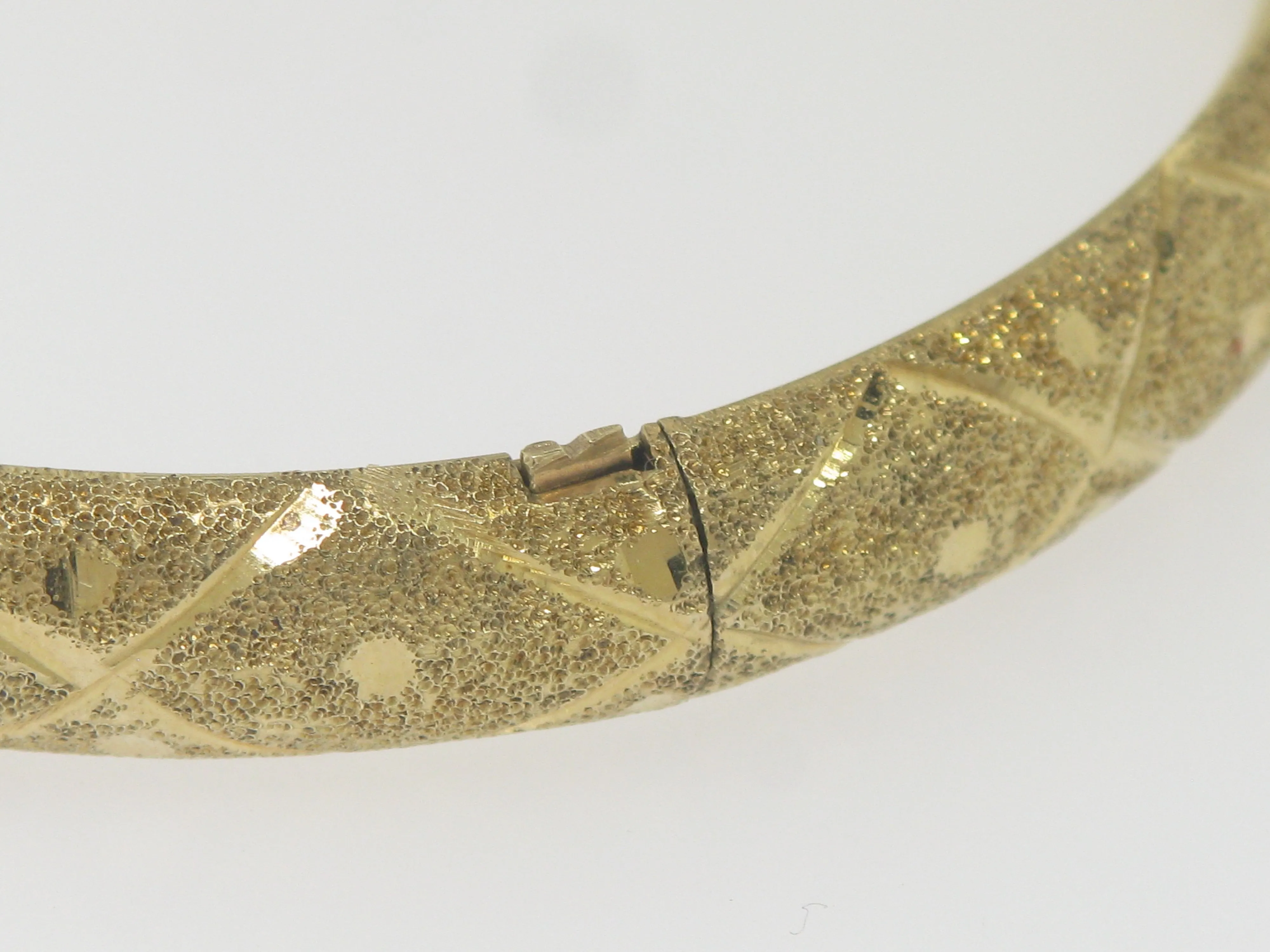 14K Yellow Gold 7" Hollow Textured Bangle Bracelet Preowned Jewelry