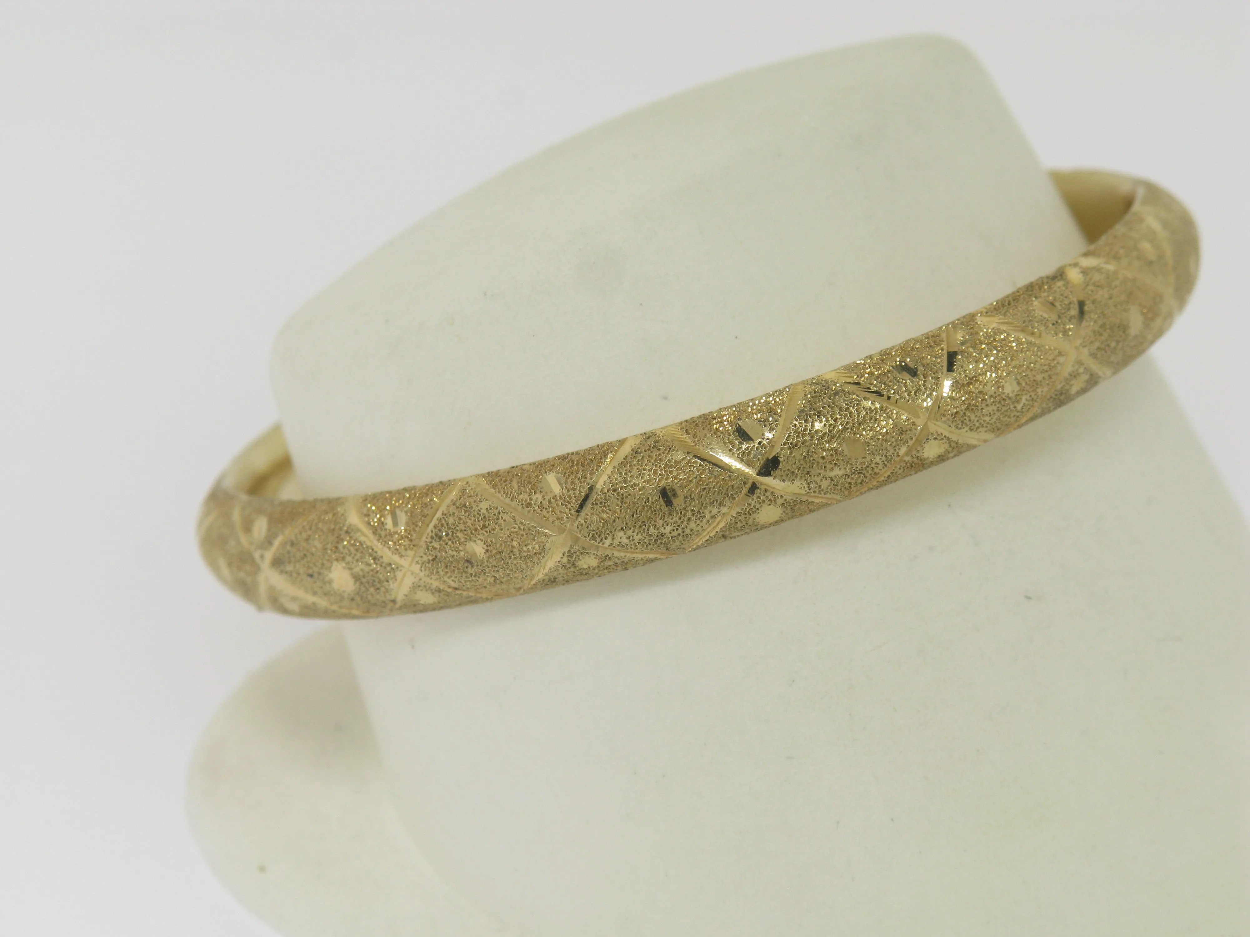 14K Yellow Gold 7" Hollow Textured Bangle Bracelet Preowned Jewelry