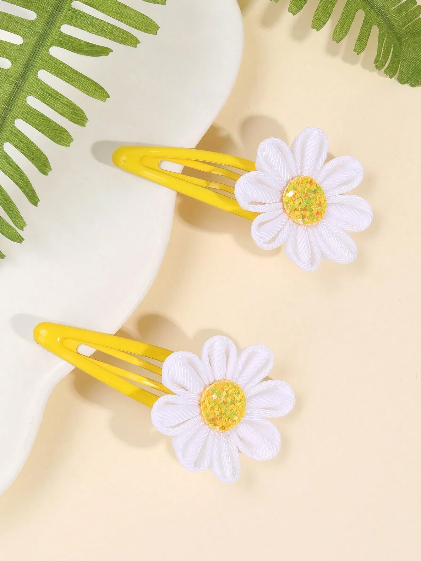 2pcs Flower Hair Clip For Girls,Daisy BB Hair Clip Decor Hair Accessories For Kids Daily