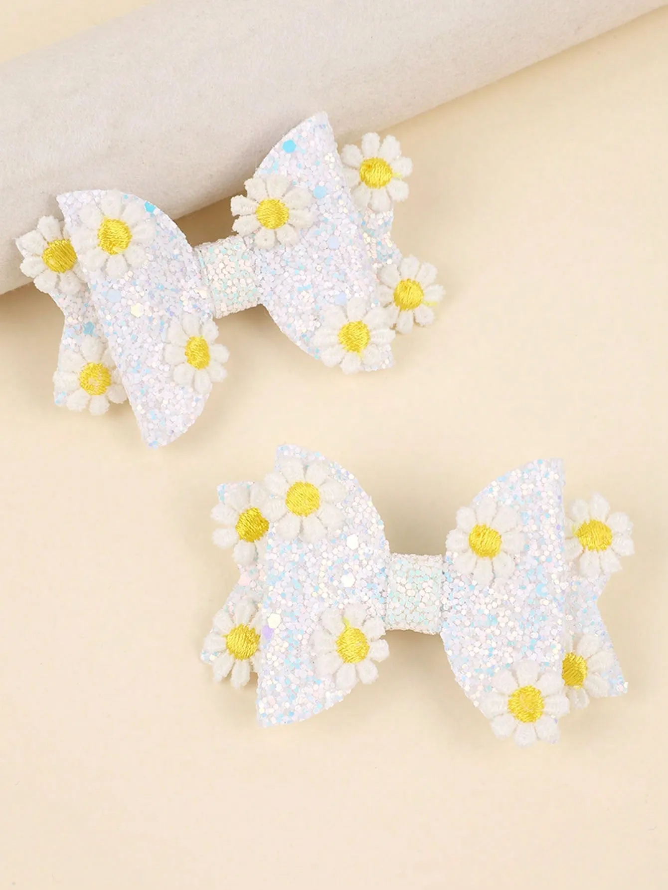 2pcs Glitter Bow Hair Clip,Small Daisy Decor Hairbow Barretts For Girls Kids Hair Accessories